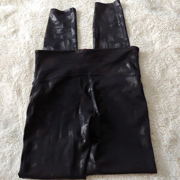 Spanx camo print black leggings shapewear matt and shiny Size M - Picture 5 of 7